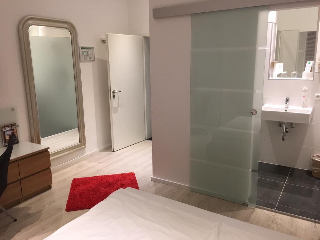 Hotel Barbarossa Karlsruhe Stadtmitte الغرفة الصورة